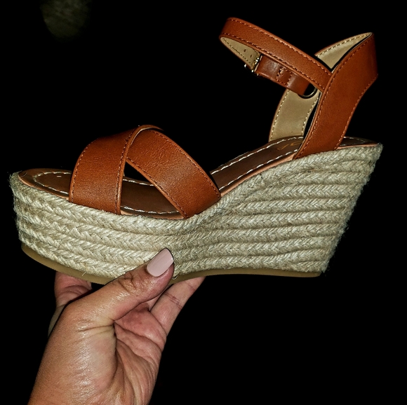 Dream/ Tan Wedges - Picture 5 of 5